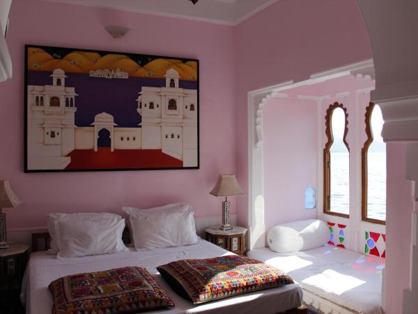 Kankarwa Haveli : photo 1 de la chambre deluxe lake front suite