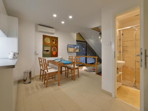 A. V. Pension Praha : photo 4 de la chambre studio - split level with free parking