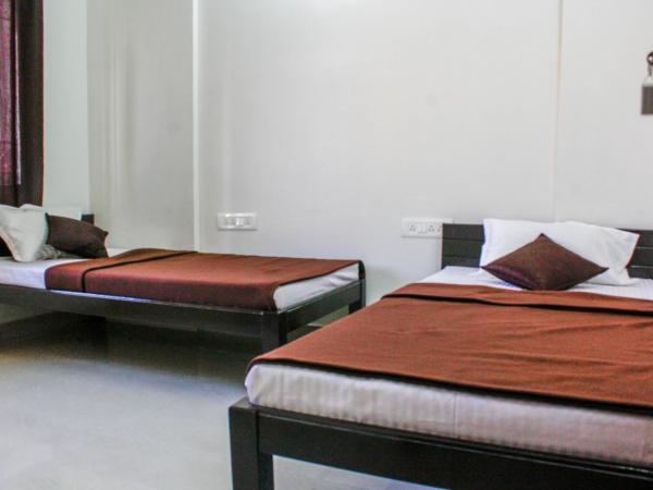 Transit Dorms - A Backpackers Inn & Hostel : photo 2 de la chambre lit dans dortoir pour hommes
