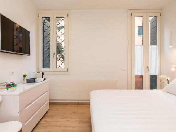 San Marco Design Suites : photo 1 de la chambre chambre double ou lits jumeaux deluxe avec balcon