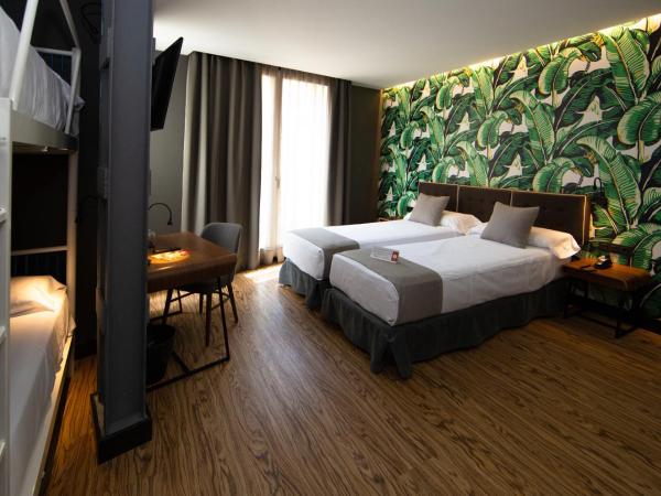 Málaga Premium Hotel : photo 6 de la chambre chambre familiale