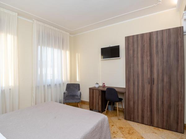 Scaligero Rooms : photo 3 de la chambre chambre double deluxe avec vue sur château