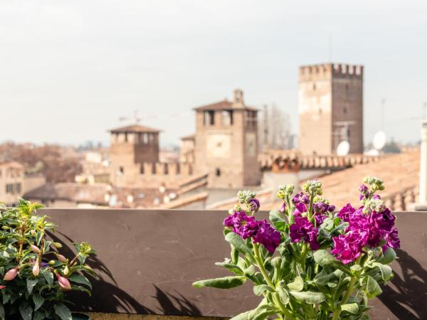 Scaligero Rooms : photo 6 de la chambre chambre double deluxe avec balcon