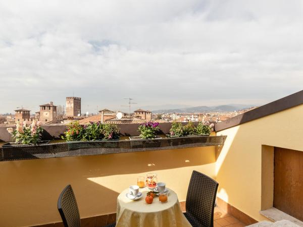 Scaligero Rooms : photo 4 de la chambre chambre double deluxe avec balcon