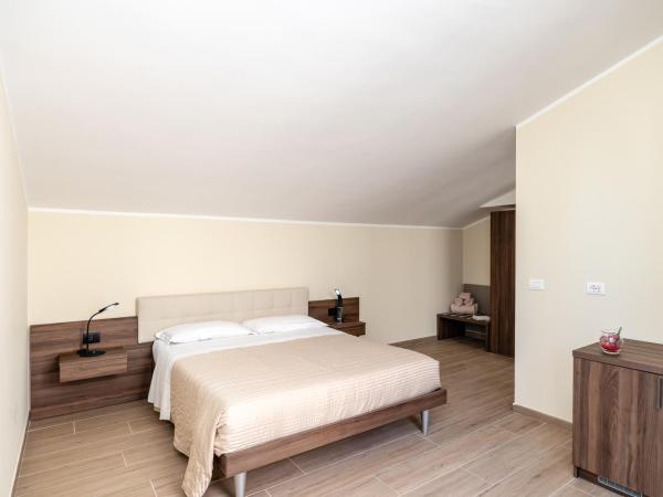 Scaligero Rooms : photo 1 de la chambre chambre double avec baignoire spa
