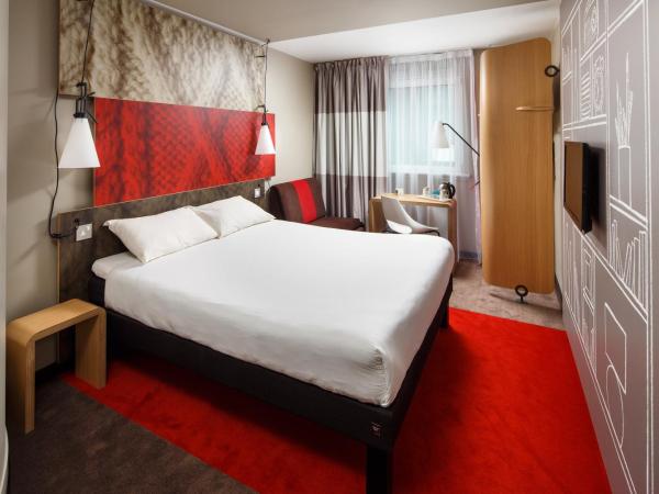 ibis Glasgow City Centre - Sauchiehall St : photo 8 de la chambre chambre standard avec un lit double