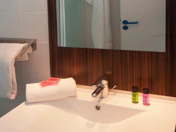 Hôtel Beau Rivage : photo 1 de la chambre chambre familiale (2 adultes + 2 enfant) - vue sur mer