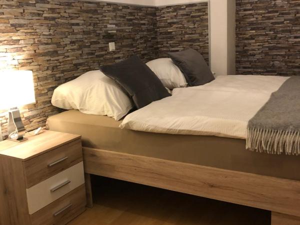 Pension Pagalies : photo 4 de la chambre chambre double avec salle de bains privative