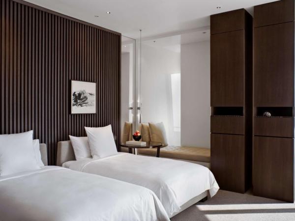 Park Hyatt Shanghai : photo 1 de la chambre chambre lits jumeaux de luxe avec vue sur la rivière