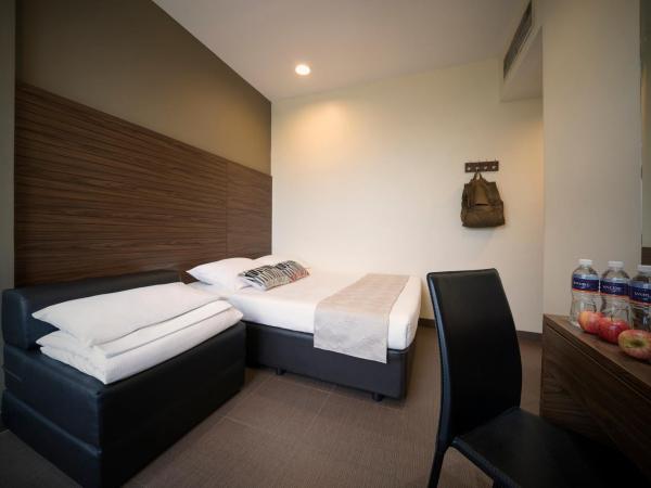 Value Hotel Thomson : photo 4 de la chambre chambre double supérieure avec canapé-lit