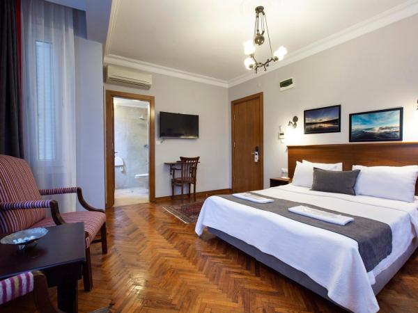 Queen Seagull Boutique Hotel : photo 2 de la chambre chambre lit king-size - vue sur mer