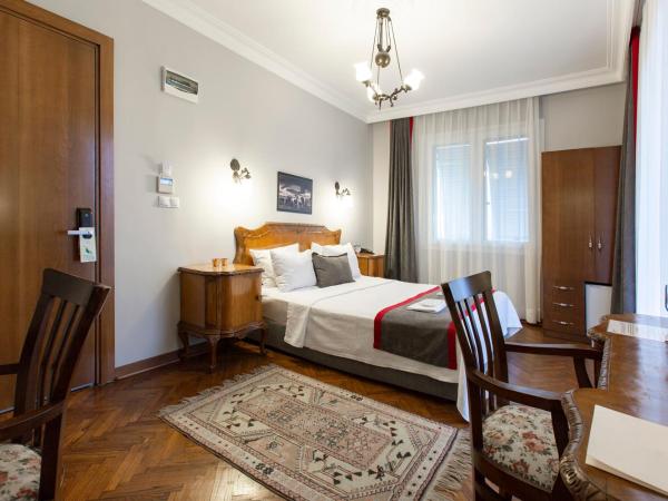 Queen Seagull Boutique Hotel : photo 2 de la chambre chambre lit king-size avec balcon