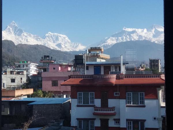 New Pokhara Lodge - Pokhara Lakeside : photo 7 de la chambre chambre double ou lits jumeaux deluxe - vue sur montagne
