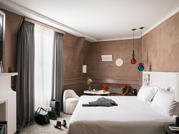 Sofitel Le Scribe Paris Opera : photo 1 de la chambre chambre premium de luxe avec 1lit queen-size-vue sur cour ou rue scribe