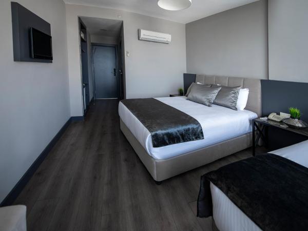 Tourist Hotel : photo 3 de la chambre chambre – vue latérale sur mer