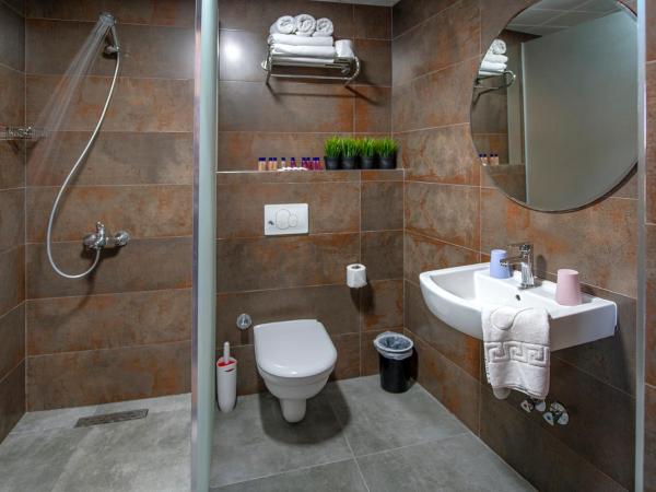 Tourist Hotel : photo 5 de la chambre chambre familiale standard