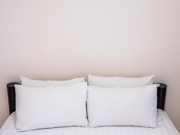 Don Muang Hotel : photo 6 de la chambre chambre double avec douche (5ème Étage sans ascenseur)