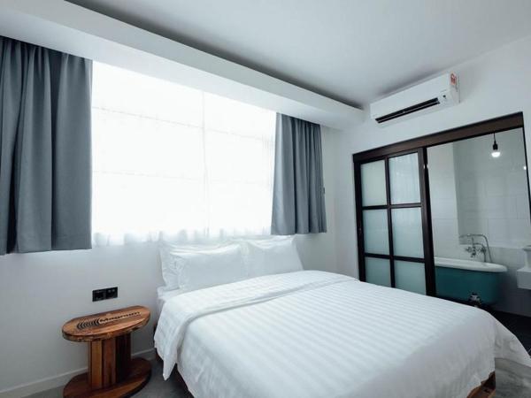 White Loft Hotel : photo 6 de la chambre deluxe queen bathtub