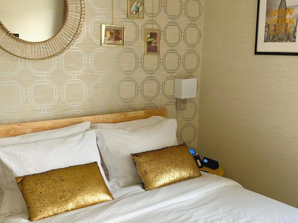 Hotel Mimosa : photo 2 de la chambre chambre lit queen-size