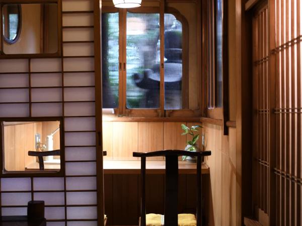 Seikoro Ryokan - Established in 1831 : photo 4 de la chambre chambre de luxe de style japonais - vue sur jardin