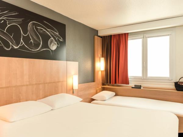 Hotel ibis Rennes Centre Gare Sud : photo 10 de la chambre chambre standard avec 1 lit double et 1 lit simple