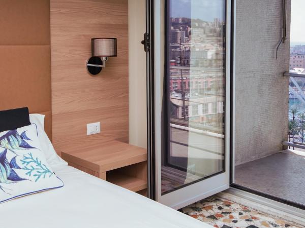 Bluripa Guest House : photo 4 de la chambre chambre double avec balcon - vue sur mer