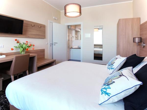 Bluripa Guest House : photo 1 de la chambre chambre double avec balcon - vue sur mer