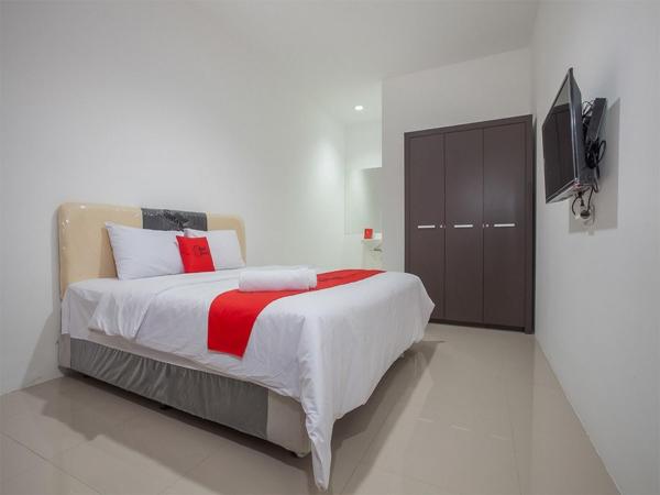 RedDoorz @ Kertajaya Surabaya : photo 1 de la chambre chambre double