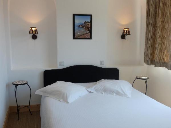 Hôtel L'Oustaou : photo 5 de la chambre chambre triple confort avec terrasse ou vue sur mer