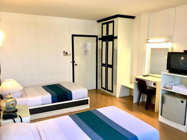 Highway Hotel : photo 6 de la chambre chambre deluxe double ou lits jumeaux