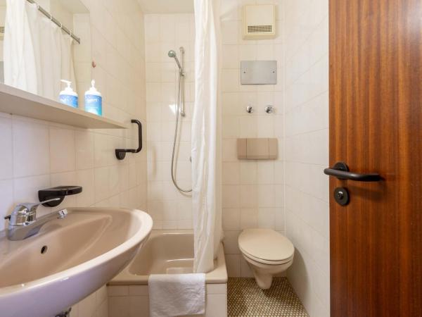 enjoyHotel garni Korntal Stuttgart : photo 1 de la chambre chambre simple avec douche 