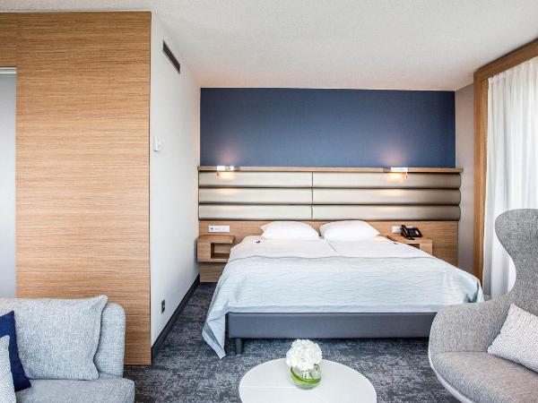 Mvenpick Hotel Lausanne : photo 1 de la chambre chambre suprieure lit queen-size