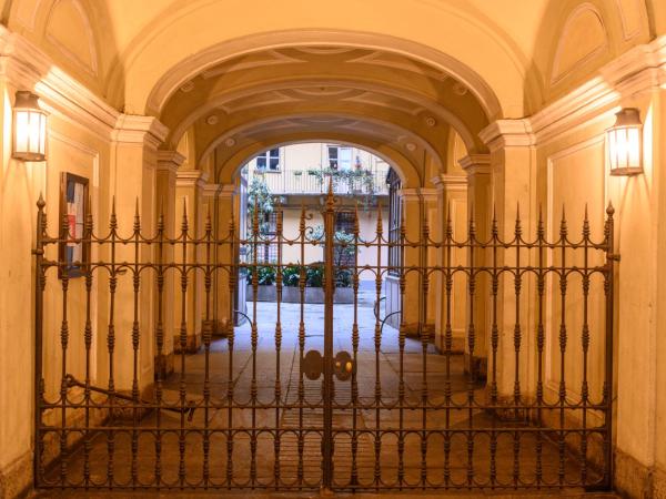 Savoia Suites Torino : photo 5 de la chambre chambre quadruple - vue sur jardin