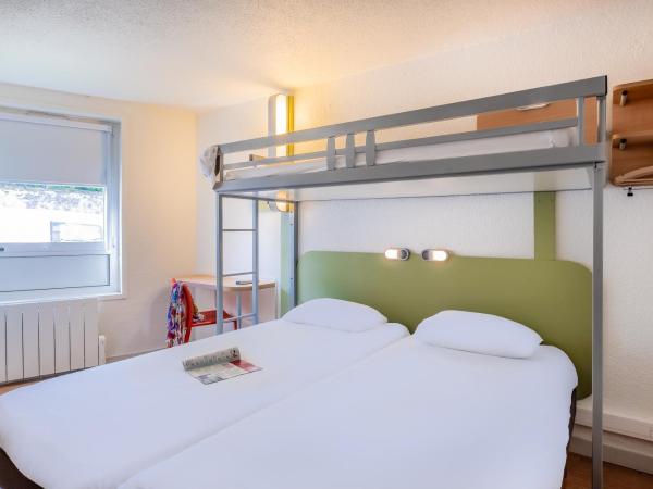 ibis budget Limoges Centre Gare : photo 2 de la chambre chambre triple avec 3 lits simples