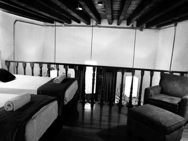 Hostal Regina Down Town Mexico City : photo 8 de la chambre suite junior avec balcon