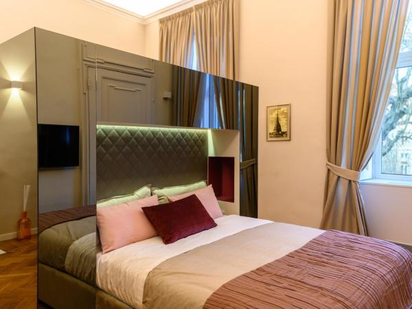 Savoia Suites Torino : photo 9 de la chambre chambre quadruple - vue sur jardin