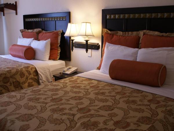 Harborview Inn & Suites-Convention Center-Airport-Gaslamp-Seaworld-Zoo-Balboa Park : photo 5 de la chambre chambre avec 2 grands lits queen-size