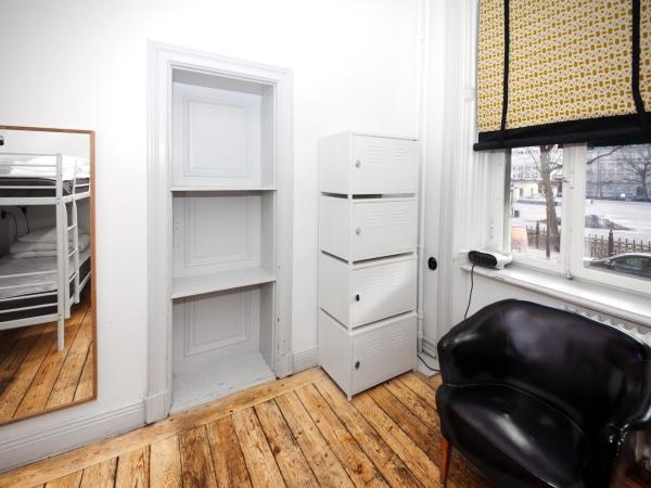 City Backpackers Hostel : photo 3 de la chambre lit dans un dortoir de 4 lits