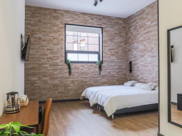 Pensión H30 Bilbao : photo 5 de la chambre chambre quadruple - accessible aux personnes à mobilité réduite