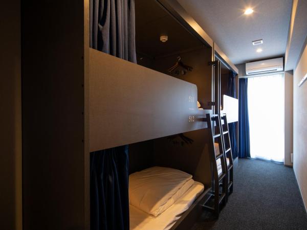 IMANO OSAKA SHINSAIBASHI HOSTEL : photo 2 de la chambre chambre quadruple avec salle de bains commune