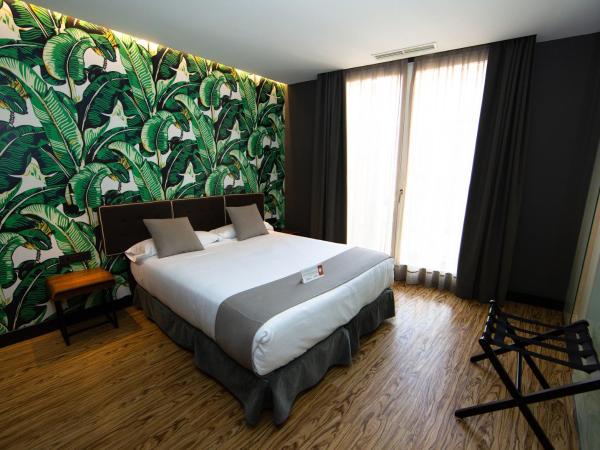 Málaga Premium Hotel : photo 3 de la chambre chambre double ou lits jumeaux supérieure avec vue 

