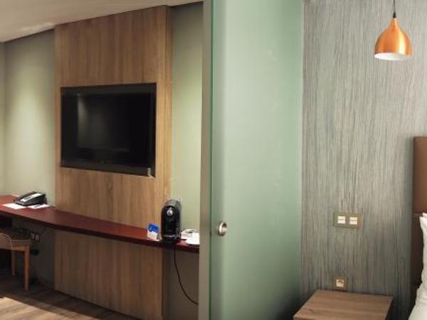 Le 22 Appart'Hotel : photo 8 de la chambre appartement senior avec balcon