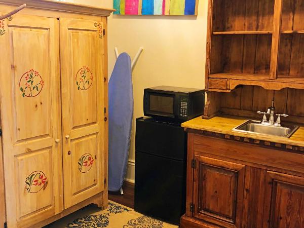 Creole Gardens Guesthouse and Inn : photo 4 de la chambre suite deluxe avec lit king-size