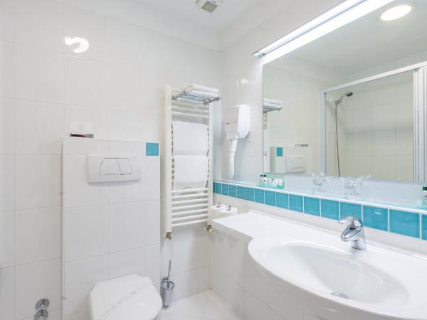 Hotel Uvala : photo 7 de la chambre chambre double/lits jumeaux - balcon et vue sur mer