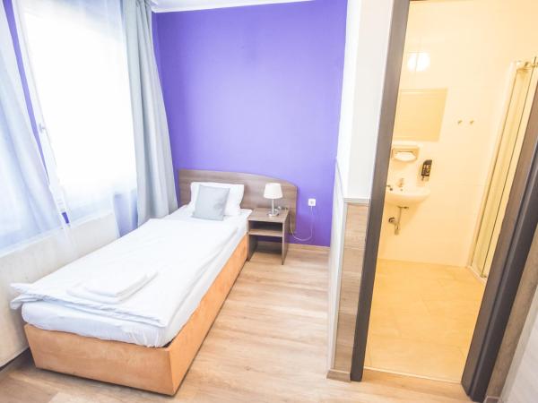 Hotel Turmfalke 24H Self Check In : photo 3 de la chambre chambre simple