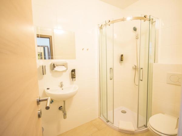 Hotel Turmfalke 24H Self Check In : photo 4 de la chambre chambre double