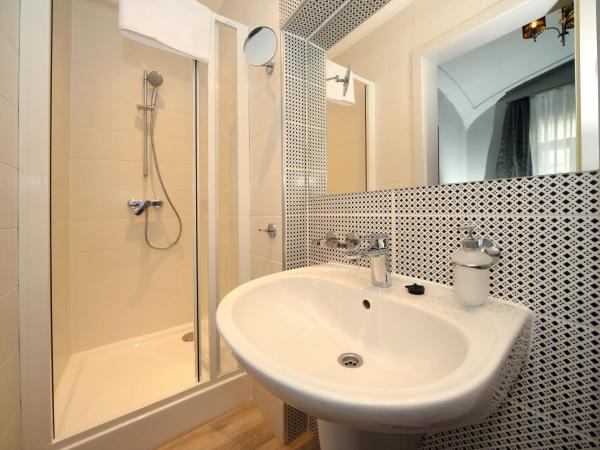 Várkapu Panzió : photo 1 de la chambre chambre double