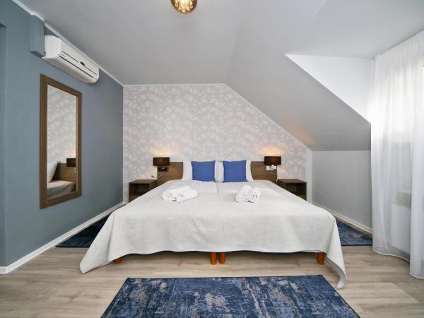 Várkapu Panzió : photo 8 de la chambre chambre triple