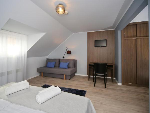 Várkapu Panzió : photo 9 de la chambre chambre triple