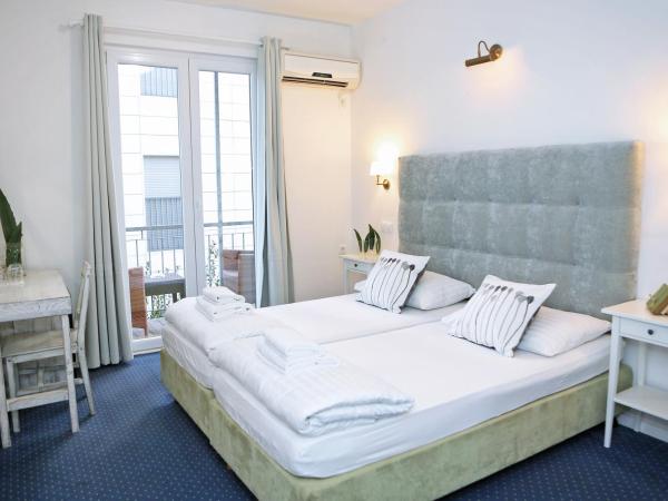 Hotel Delfin : photo 2 de la chambre chambre double ou lits jumeaux avec balcon